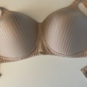 Playtex Tan/Beige No Wire with Smooth Cups Bra, 38E/38DD